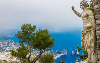 Вид з гори Монте Соларо в Капрі, Італія