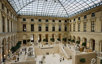 Лувр в Парижі, Франція