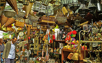 Блошиний ринок Сент-Уан в Парижі, Франція