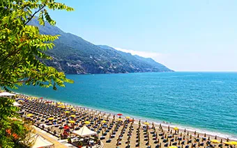 Віетрі-суль-Маре на узбережжі Амальфі, Італія