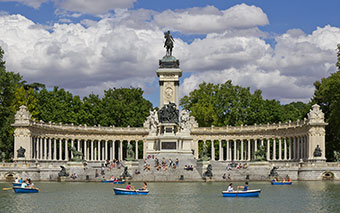 Парк Буена Ретіро в Мадриді, Іспанія